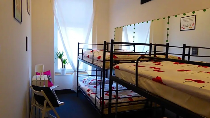 FlyFly Hostel