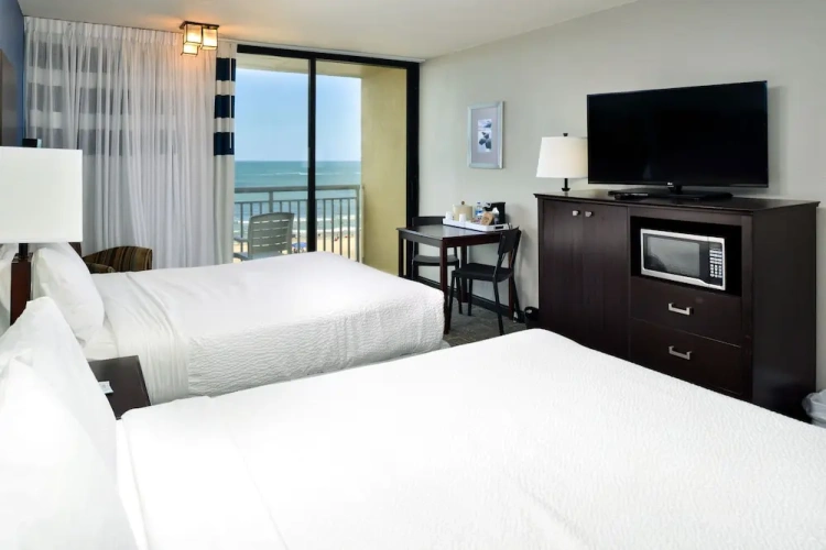 Suite with balcony and oceanfront