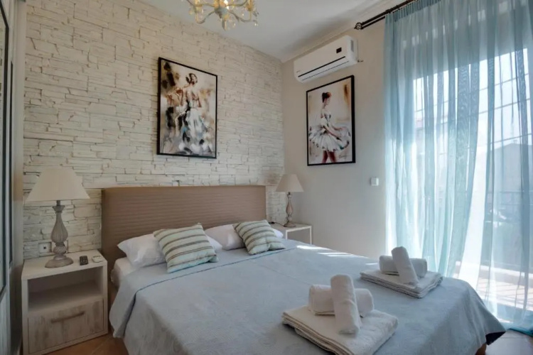 Luxury 2br apartment 50m from beach