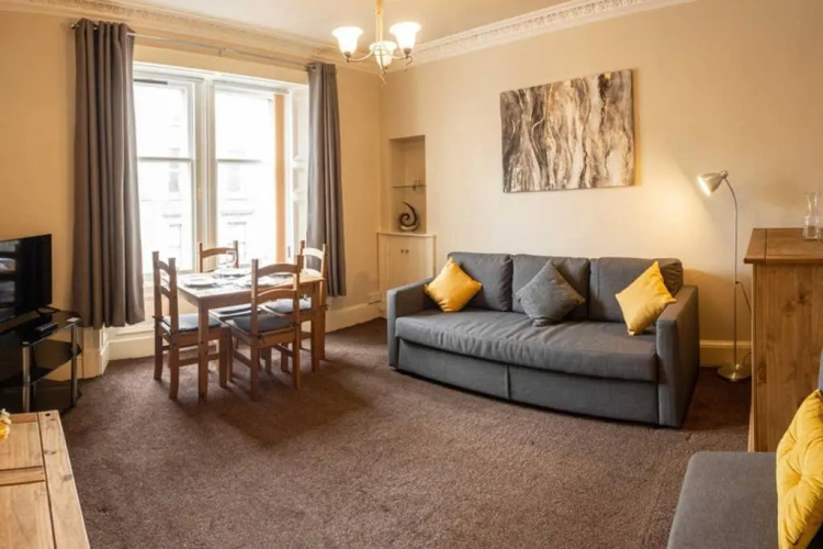 ☆ Central, Spacious Apartment Close to University☆