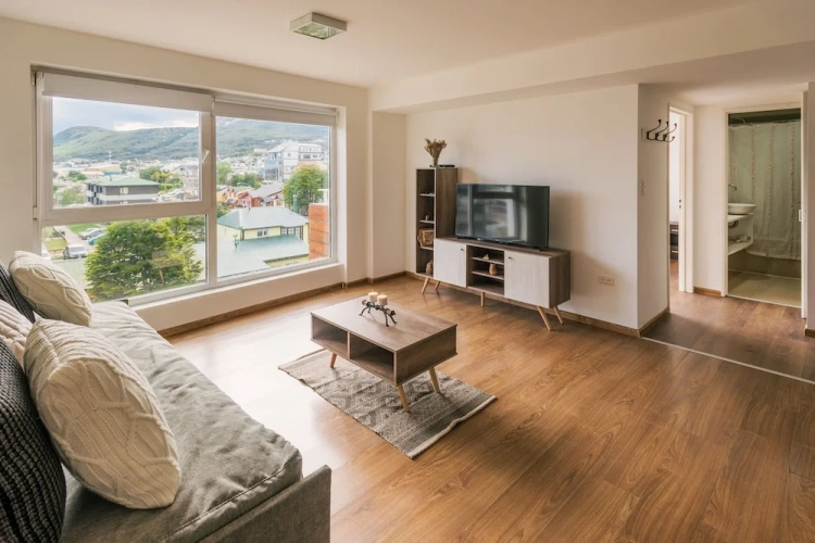 1 Bedroom Apartment with balcony and with mountain view