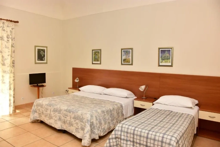 Standard Triple room with balcony