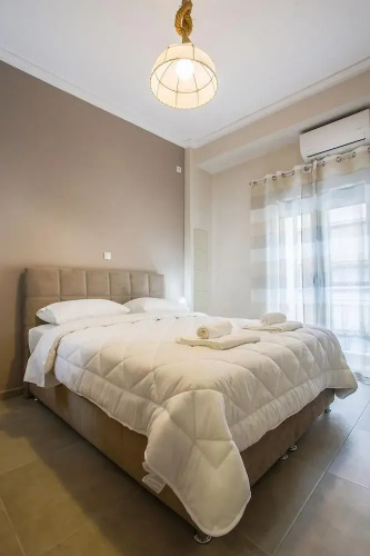 Spacious 3-Bedroom Apartment 90M From Train