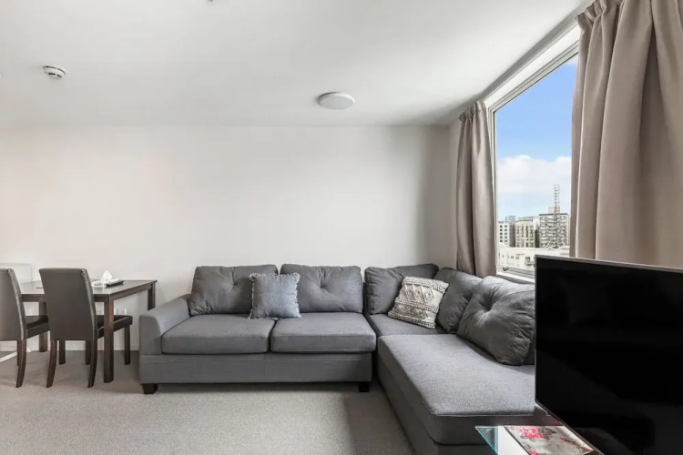 Cosy Central 1Br With Balcony!