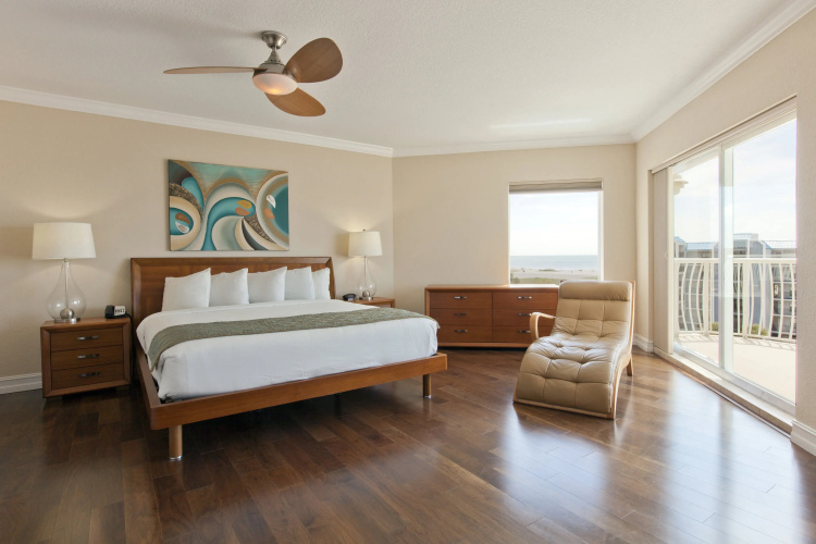 Crystal Palms Beach Resort