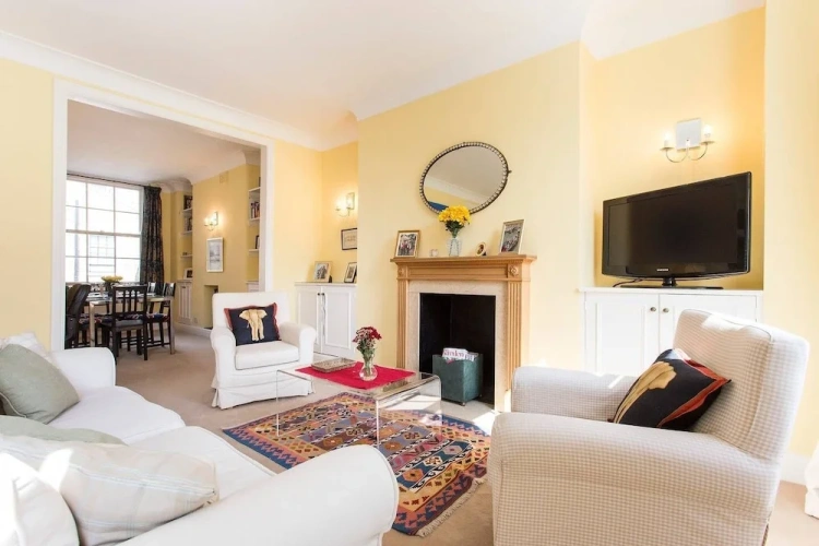 2 Bedrooms Apartment