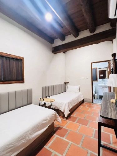Standard Twin room with courtyard view