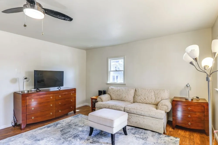 2 Bedrooms Apartment
