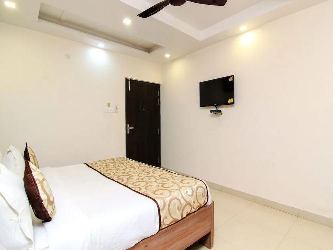 OYO 13932 Hotel Pushpanjali