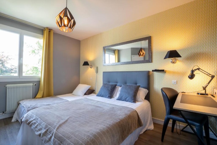 Standard Triple room