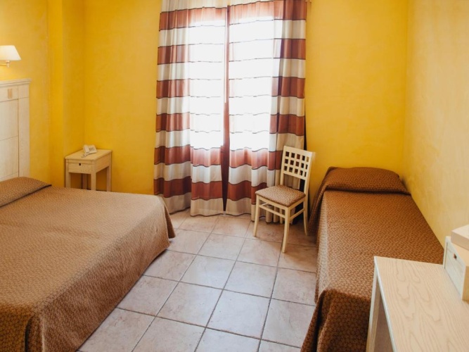 Standard Triple room