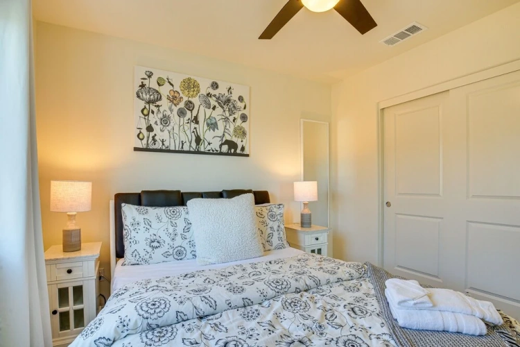 5 Bedrooms Cottage