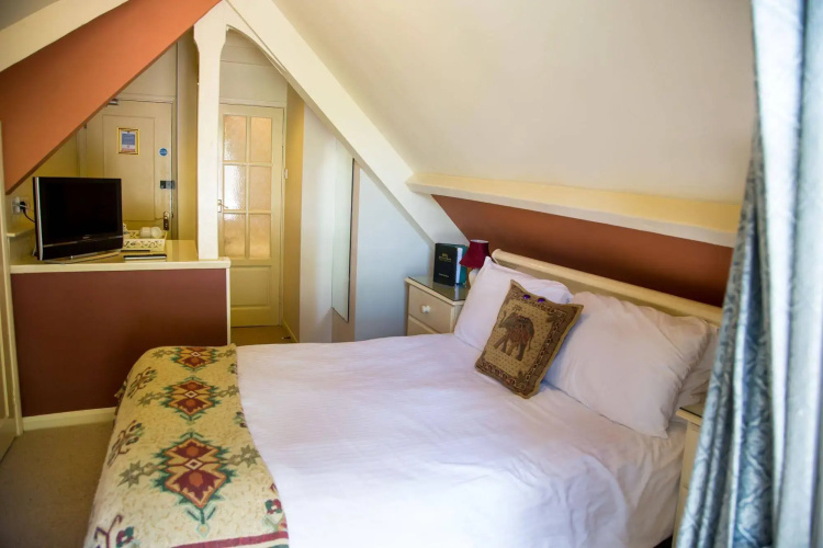 Orestone Manor Hotel