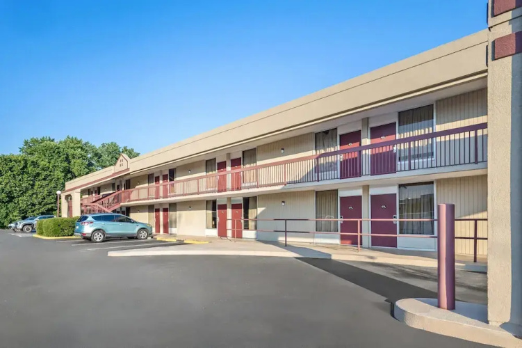 Super 8 Motel - Commerce