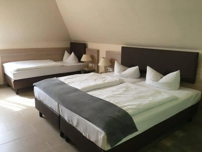 Standard Triple room