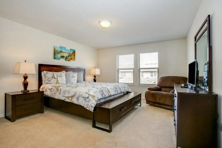 Adriatico Villa Windsor At Westside