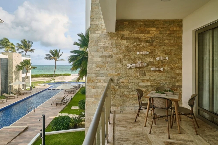 2 Bedrooms Superior room with balcony and with pool view