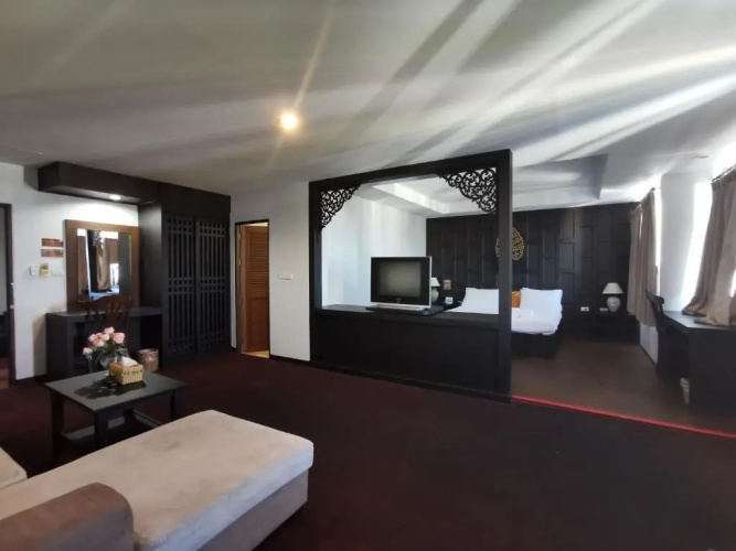 Nana Buri Hotel