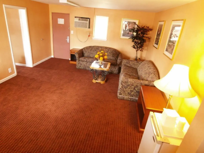 Parkway Inn