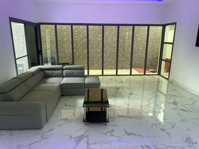3 Bedrooms Luxury Cottage with city view