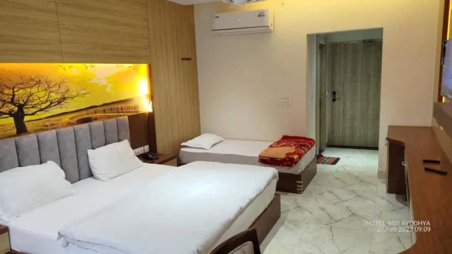 Standard Triple room