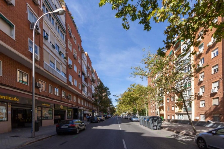 3 Bedrooms Apartment