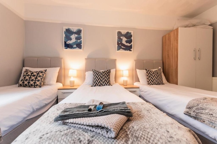 2 Bedrooms Apartment