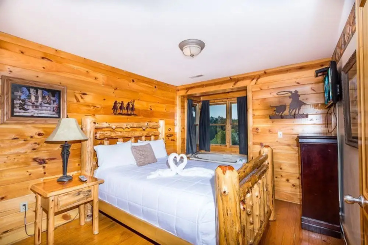 9 Bedroom Roscoe's Retreat by Hosteeva
