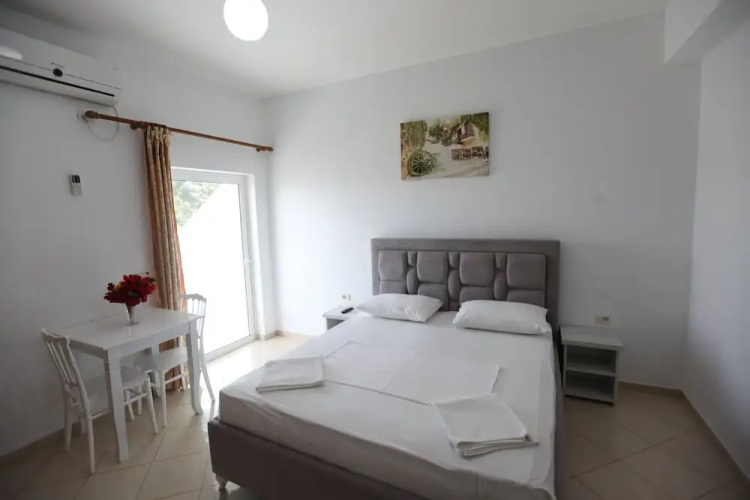 Joni Apartments