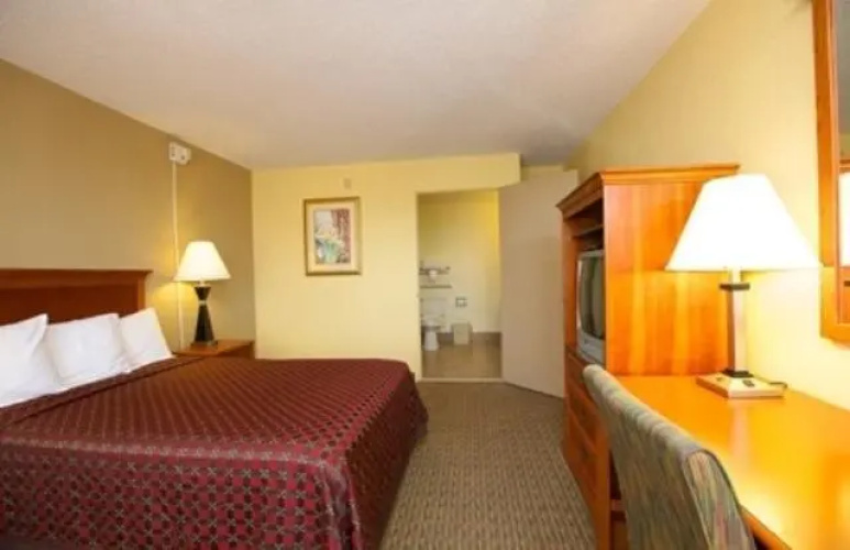 Super 8 Newport
