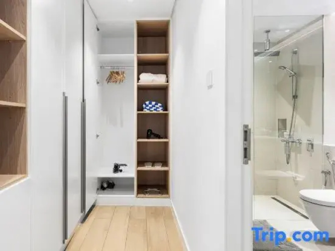Stylish 2BR with Beach Access