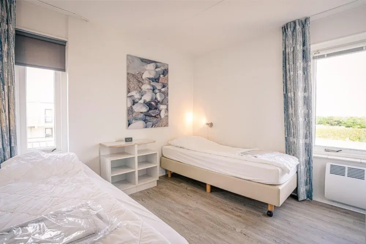4-person Apartment With Island View