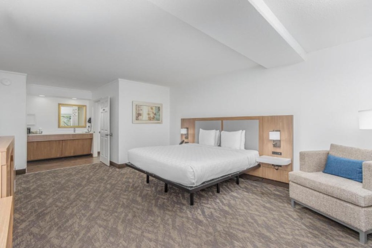 Standard Quadruple room with view