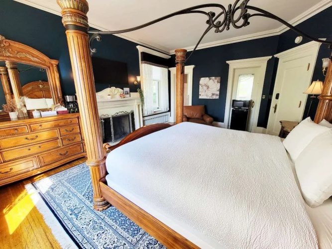 Historic Cotton Mansion Duluth Boutique Hotel