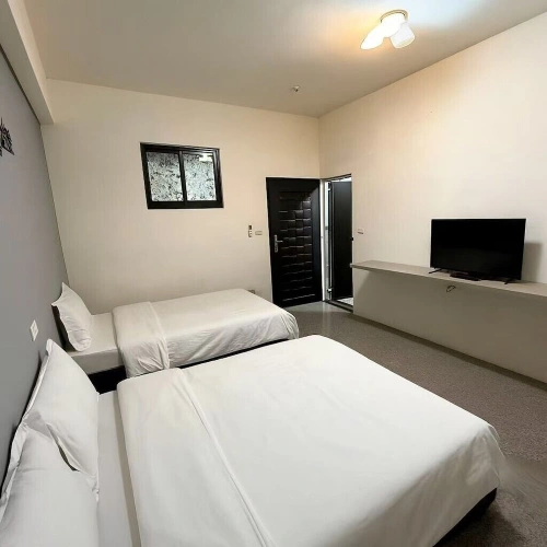 Standard Triple room with courtyard view