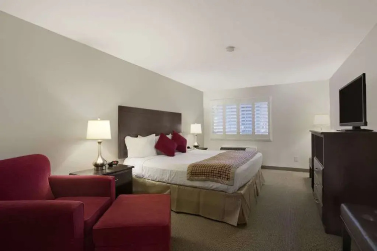Ramada Tempe/At Arizona Mills Mall
