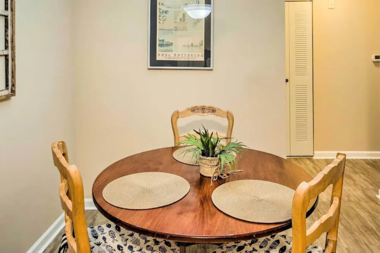 Bright St Simons Island Condo w/ Shared Pool!