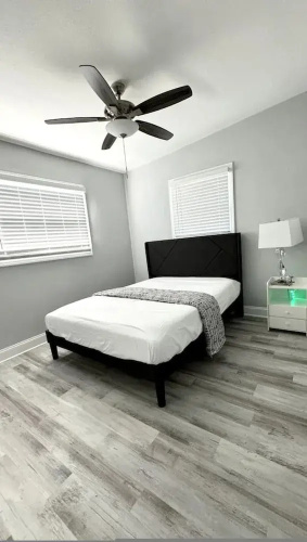 New Fresh House in Seminole Close to Beach
