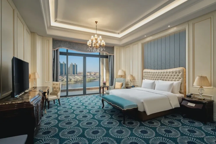 Standard Double Club room with balcony and with lake view
