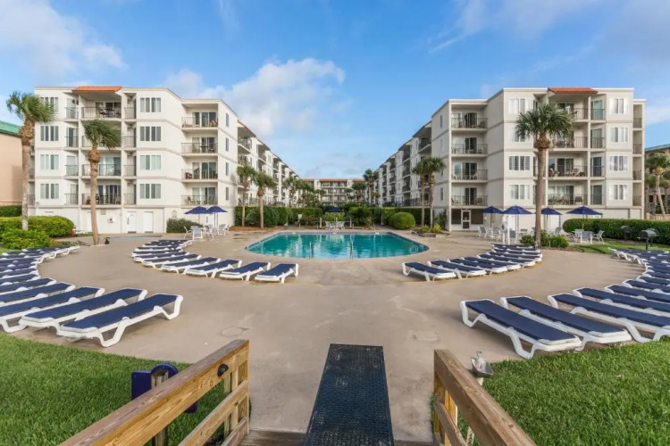 Beach Club 208
