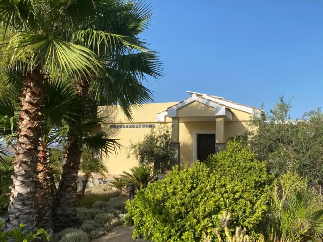 2 Bedrooms Bungalow