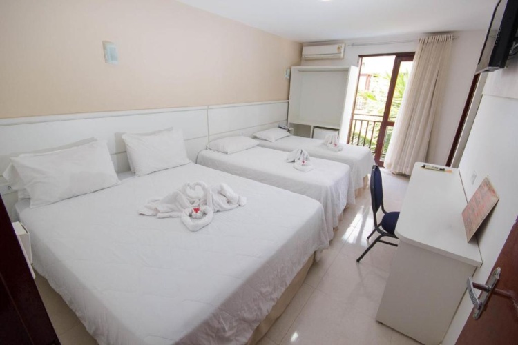 Standard Quadruple room with partial sea view