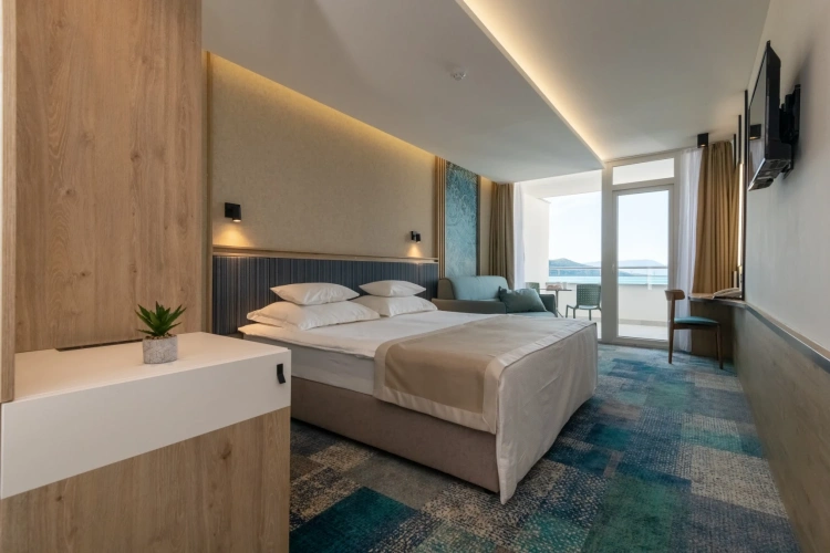Superior Double room with balcony and with sea view