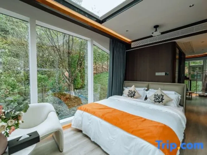 2 Bedrooms Family Suite with courtyard view