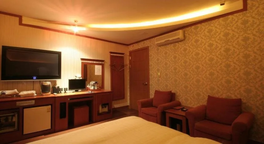 Utopia Hotel