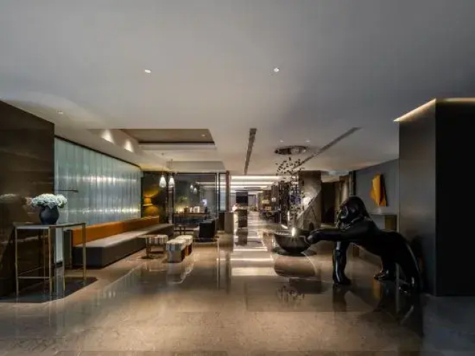 Holz Curio Hotel