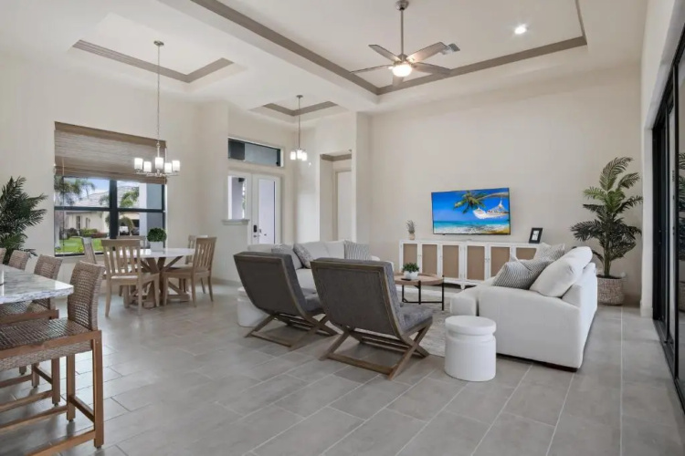 SW FL Oasis - 4bdr - 3bth - POOL - Game Room - Sleeps 10 or more
