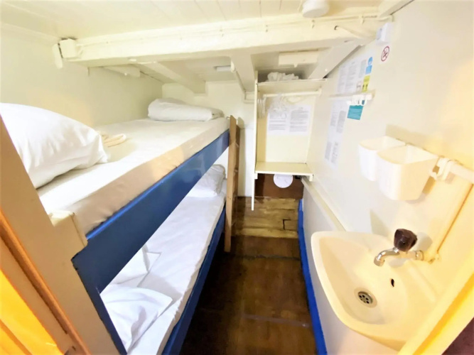 Rhythm Floating Hostel - Zadar