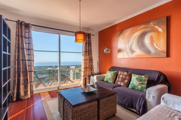 2 Bedrooms Apartment with balcony and with sea view
