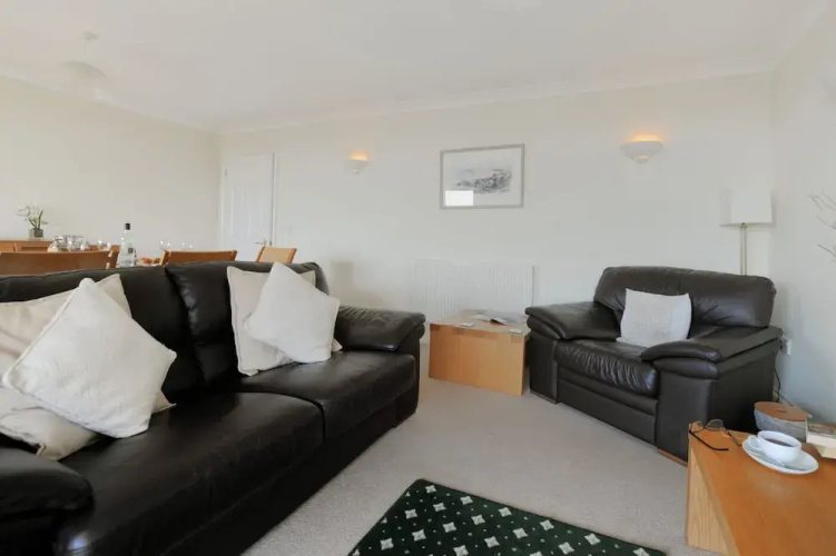 4 Coram Court